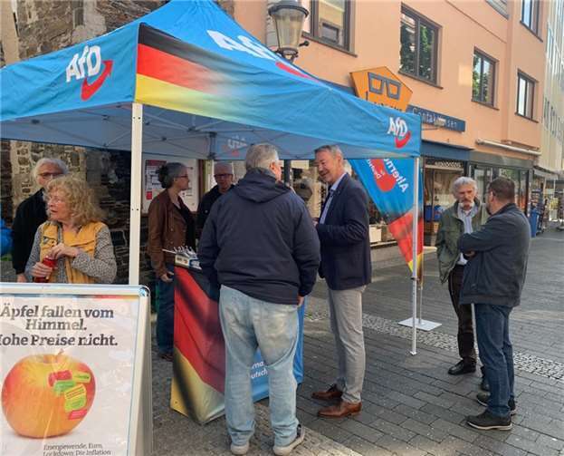 Großen Zuspruchs erfreute sich der Infostand des Kreisverbands Mayen-Koblenz am Samstag, 13. Mai 2023 in Andernach. Foto: AfD-Kreisverband Mayen-Koblenz