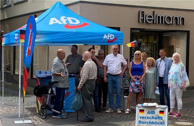 Großen Zuspruchs erfreute sich der Infostand des Kreisverbands Mayen-Koblenz in Mayen. Quelle: AfD-Kreisverbands Mayen-Koblenz