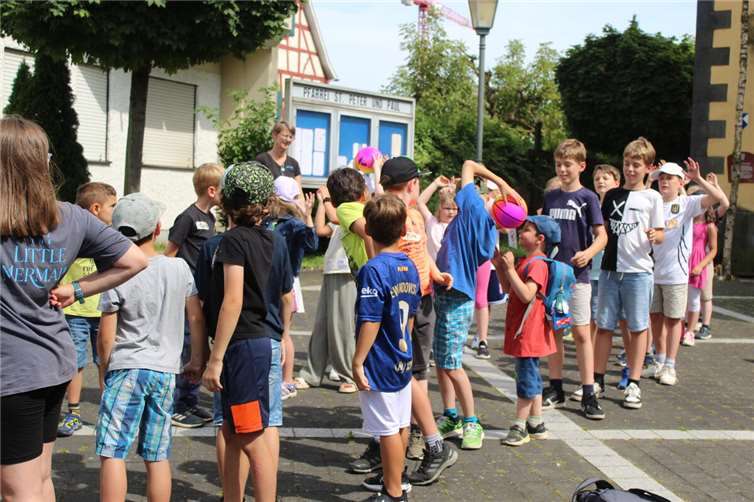 Großer Andrang bei Anmeldung zur Stadtranderholung.  Foto: prOju