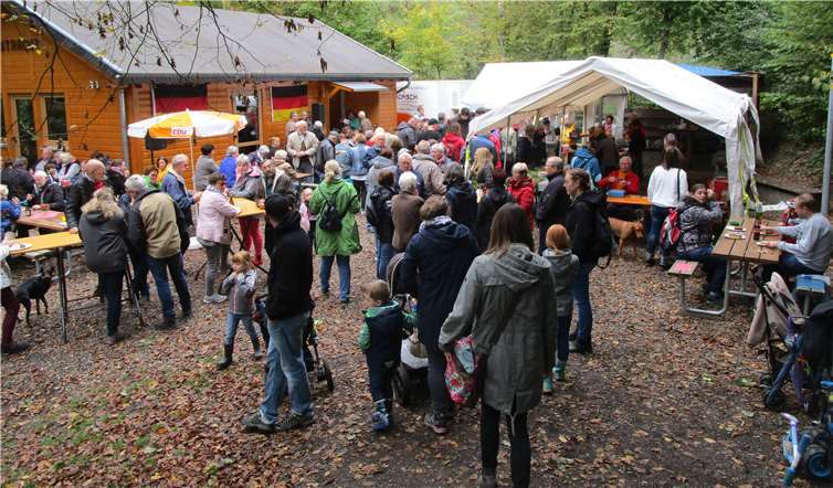 Großer Andrang bei der CDU Oberbieber zum Tag der Deutschen Einheit. Foto: privat