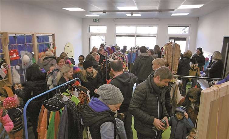 Großer Andrang bei der fünften Karnevalskostümbörse in der Kita „Sonnengarten“. Stadt Meckenheim