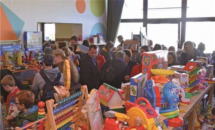Großer Andrang bei der neunten Spielzeugbörse im Fritzdorfer Jugendheim.privat