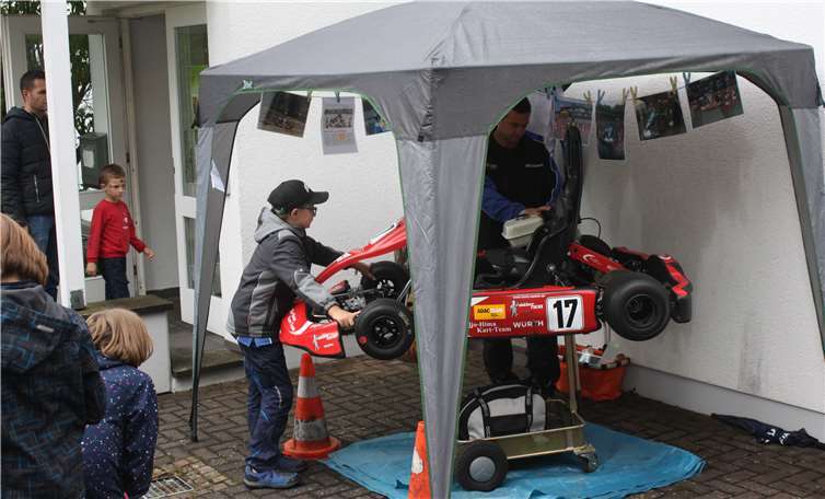 Großer Andrang herrschte am Kart von Dennis Fetz.