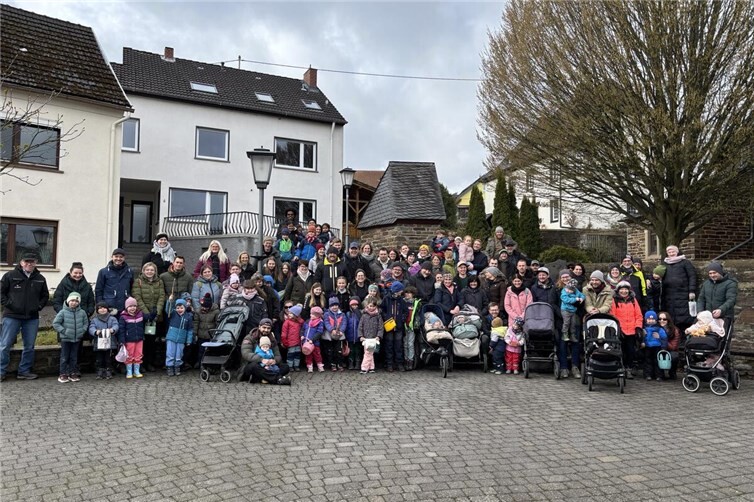 Großer Andrang zum Start der Ostereierwanderung des SV 80 Ramersbach e.V.