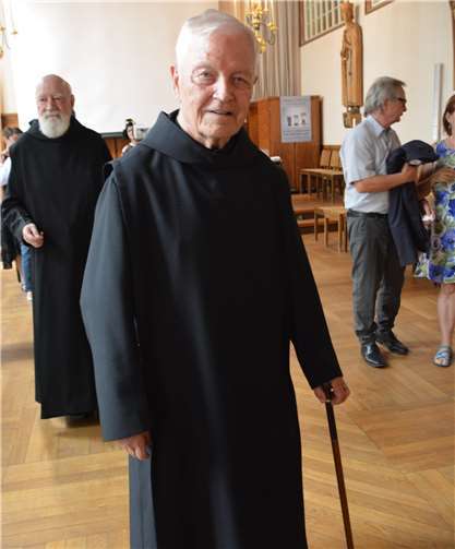 Großer Bahnhof für das Geburtstagkind Bruder Lukas Ruegenberg OSB.BE