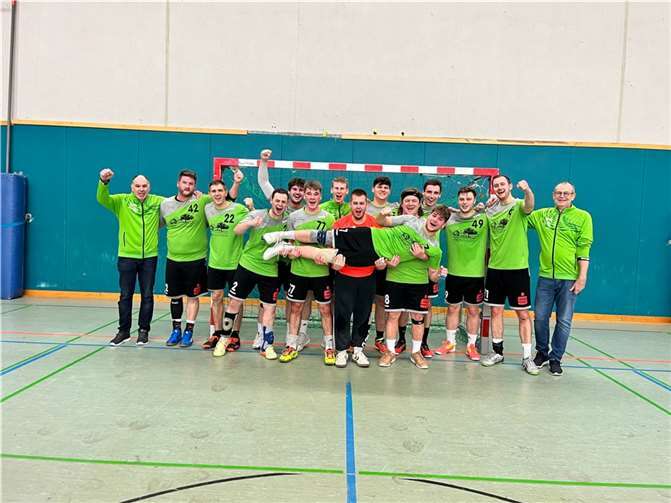 Großer Freude der Mannschaft nach dem Sieg gegen die HSG.  Foto: privat