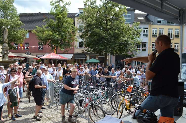Großer Renner, wie immer, war die Fundsachenversteigerung der Stadt Remagen.