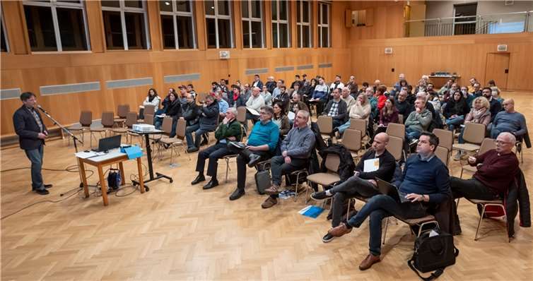 Großes Interesse bei der ersten Infoveranstaltung zum Neubaugebiet „Am Sonnenbach. Quelle: Stadt Selters
