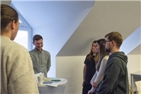 Jugend zeigt bei Austausch mit Politikern in Haus Wasserburg, dass sie mitreden können - und wollen