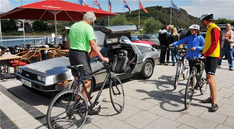 Großes Interesse fand das aus den Filmen „Zurück in die Zukunft“bekannte Coupé „DeLorean DMC-12“ von 1981/82. Fotos: RASCH
