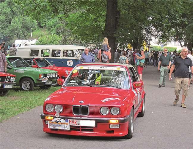 Großes Interesse galt dem BMW 325i Schnitzer-Cabrio aus Bendorf-Sayn.