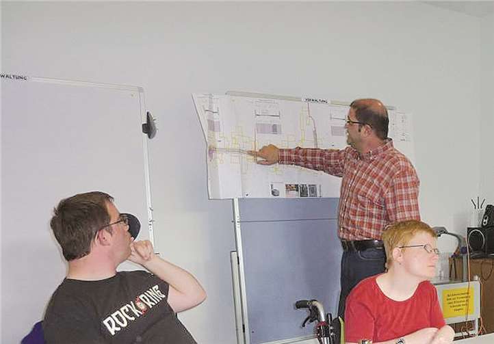 Großes Interesse herrschte bei den Bewohnern der Wohnstätte bei den Ausführungen zur Neugestaltung der Hauptstraße. privat