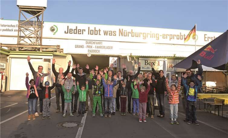Großes Interessen herrscht bei den Kindern und Erwachsenen bei den Blicken hinter die Kulissen der weltbekannten Rennstrecke. privat