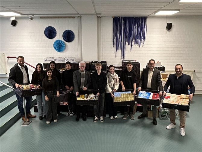 Großes Tafelprojekt an der Nelson-Mandela-Schule Dierdorf zugunsten der Tafeln Puderbach-Dierdorf und Herschbach.  Foto: Christine Bongers