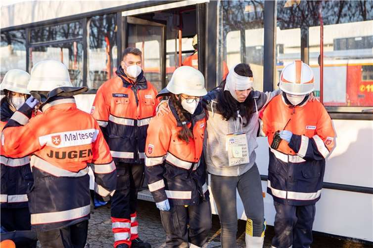 Großübung der Malteser Jugend und der Jugendfeuerwehr in Meckenheim.  Foto: Joshua Kehr