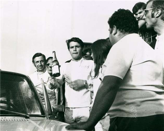Großvater Heinz Hennerici fuhr einarmig erfolgreich Rennen, hier mit Helmut Kuhl.Foto: Archiv Klaus Ridder