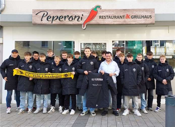 Großzügige Spende rüstet Nachwuchskicker des FC Flerzheim aus. Quelle: FC Flerzheim