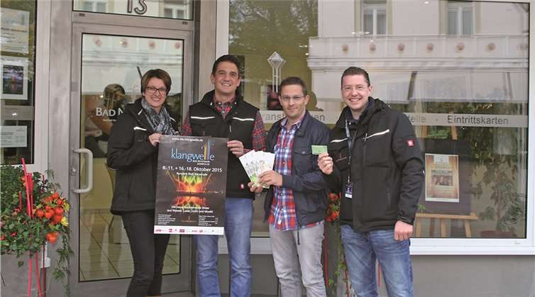 GrünCard-Kunden erhalten im Servicecenter doppelte Punkte auf die Vorverkauf-Eintrittskarten zur Klangwelle. privat