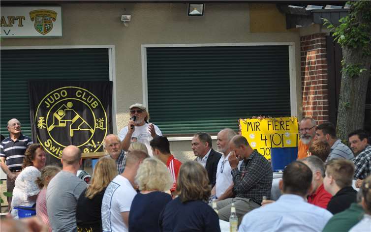 Gründer und Ehrenvorsitzender Klaus Kirste begrüßt die Gäste.privat