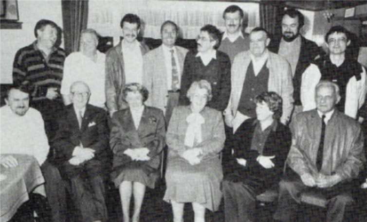 Gründungsmitglieder: Obere Reihe v.l.: Wolfgang Bausen, Josef Feiten, Matthias Odenkirchen jun., Horst Feiten. Werner Unger, Gert Kaul. Hans Witsch, Günter Pohl und Manfred Rieck.Untere Reihe v.l.: Friedhelm Schnitzler. Philipp Bichler, Gerda Spies. Christel Heuwing, Renate Kaul und Karl Jochemich.