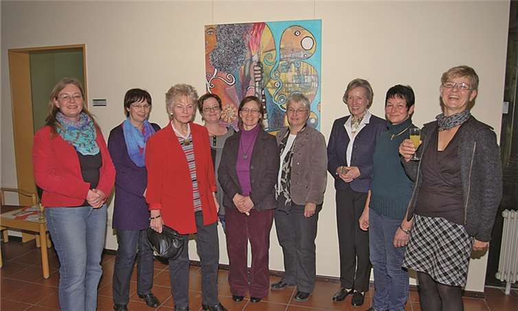 Gründungsmitglieder und der aktuelle Vorstand mit der Künstlerin Heike Hombach und Fürstin Sophie Charlotte zu Wied, die die Arbeit des Vereins seit vielen Jahren unterstützt. privat