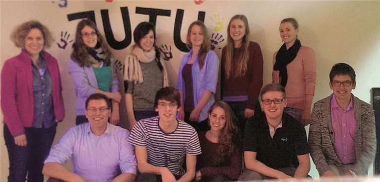 Grüne Fraktion mit den „älteren JUTUs“ und ihrer engagierten Betreuerin Eva Steinebach.privat