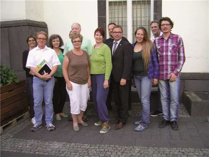 Grüne Fraktion und Ausschussmitglieder (v.l.): Belma Sestic, Helmut Tibes, Susanne Guth, Klaus Meurer, Ulrike Linhsen, Birgit Meyreis, Norbert Leimbach, Wolfgang Treis, Carmen Bohlender, Thomas Beckgerd, Andreas Bohlender.  Privat