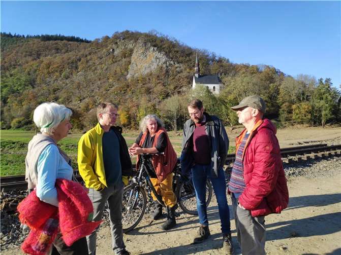 Grüne aus den Ortsverbänden Altenahr und Adenau mit Andreas Hartenfels, MdL im Gespräch in Pützfeld an der Ahr.Quelle: