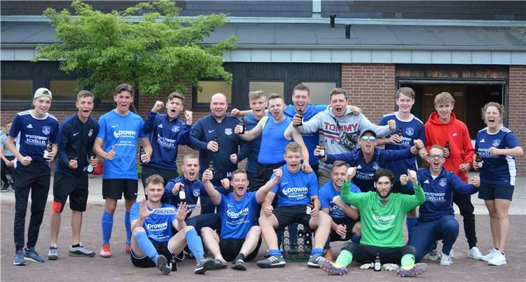 Grund zu jubeln hatten Spieler und Betreuer der SGL-Reserve: Im Kreispokal schlug man den Lokalrivalen vom Ahrweiler BC mit 3:1. Foto: privat