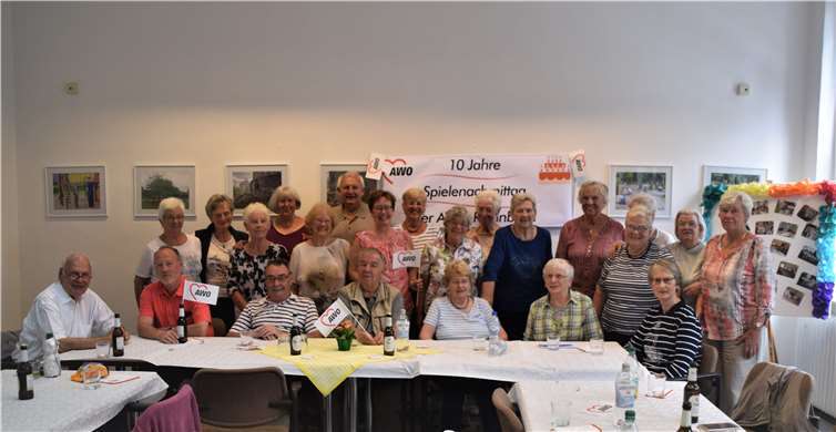 Grund zum Feiern hatte der AWO-Ortsverein Rheinbach anlässlich des zehnjährigen Bestehens des beliebten Spieletreffs. Ein besonderer Dank galt an diesem Tag der Leiterin Christa Virtel. privat