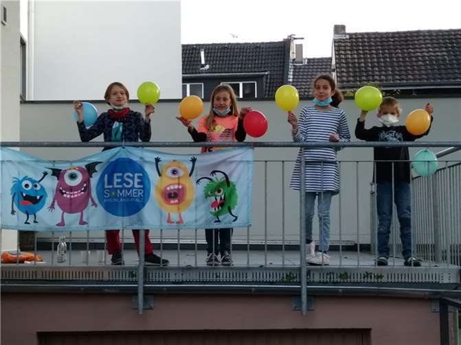 Grund zum Jubeln gab es in der Bücherei Oberwinter.Foto: privat
