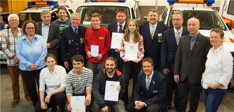 Grund zur Freude: Einige der geehrten Mitglieder gemeinsam mit dem Vorstand und dem SBR-Sportkreisvorsitzenden Jens Boettiger (2.v.r.). Foto: privat