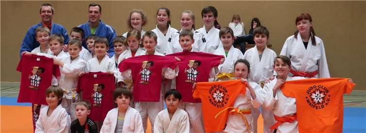 Grund zur Freude hatten die Maifelder Judoka 2017: Nach tollen Wettkämpfen legten sie mit teils sehr guten Leistungen die Prüfungen zur nächsten Gürtelstufe erfolgreich ab und die besten Nachwuchsjudoka 2017 der U10/U12 wurden ausgezeichnet.