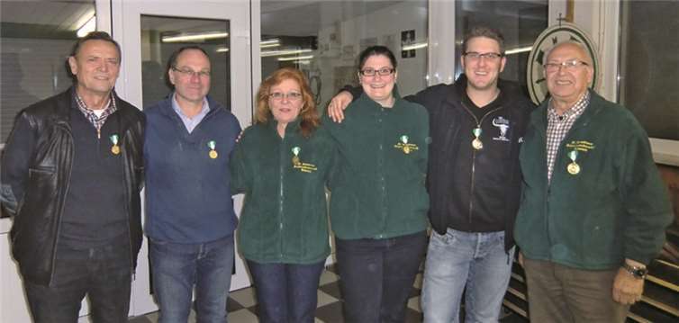 Grund zur Freude hatten die neuen Rübenacher Vereinsmeister (v.l.): Otto Hoffmann, Norbert Alsbach, Edeltrud Rück, Jacqueline Doetsch, Stefan Doetsch, Werner Leyendecker.  Gerhard Riehl