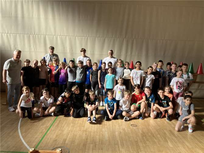 Grundschüler zeigen Einsatz beim Handball-Grundschulaktionstag.