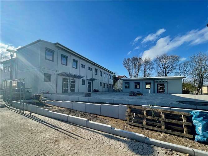 Grundschule Flerzheim - Interim-Hauptgebäude und Mensa. Fotos: Stadt Rheinbach