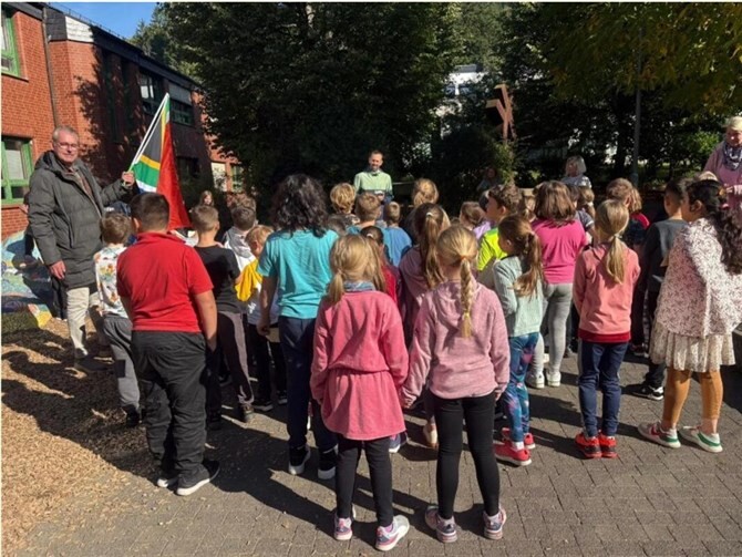 Grundschulkinder in der malerischen Stadt Adenau kürzlich an einem Wohltätigkeitslauf teil. Foto: Zululand Hilfe e.V.V