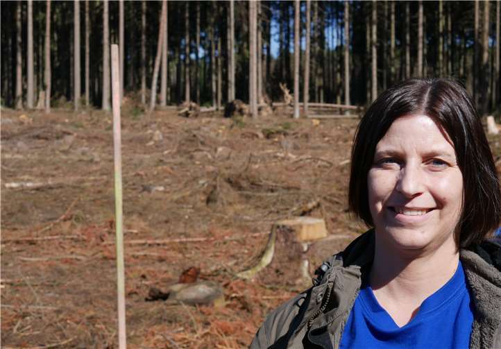 Grundschulleiterin Eichmann setzt sich dafür ein, dass die Kinder sich mit den wichtigen Themen der Natur und des Naturschutzes beschäftigen.