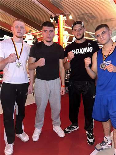 Gruppe Boxfabrik“ (v.l.n.r.): Alain John Matzke, Xhemajl Zeneli, Trainer Mehmet-Can Uzun, Besjan Zeneli. Foto: privat
