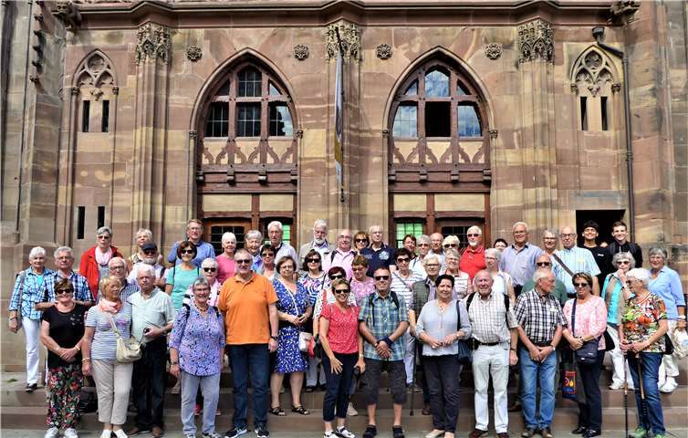 Gruppe der St. Matthias-Bruderschaft am Straßburger Münster. Foto: privat