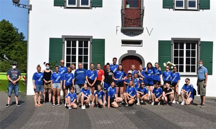 Gruppe des TV Engers mit den Organisatoren.Fotos: privat