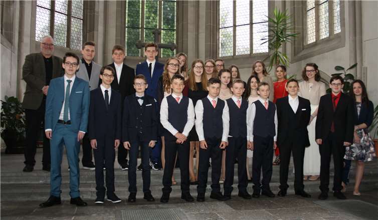 Gruppe von Pfarrer Christian Schulte: Melina Bassauer, Daniel Bogdanov, Domenic Bogdanov, Alexander Bogdanov, Kevin Bogdanov, Matthias Dahm, Simon Ecker, Tom Fener, Eline Großmann, Laura-Isabelle Kliwer, Katharina Kremnev, Stefanie Lang, Stefan Michel, Felix Müller, Evelyn Nedin, Mia Page, Nicole Ratuschnjakow, Daniel Seiler, Laura Schechtel, Angelina Schmitz, Maurice Schneider, Matthias Schulte, Maxi Spindler.