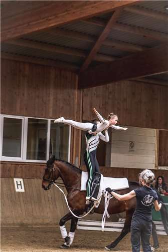Gruppen und Einzelvoltigieren stand auf dem Programm.