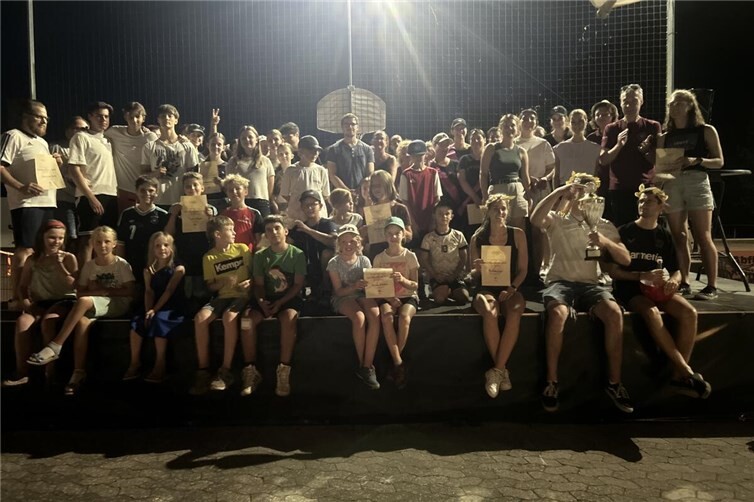 Gruppenbild aller Teilnehmer