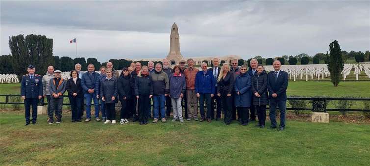 Gruppenbild am Beinhaus. Foto: privat