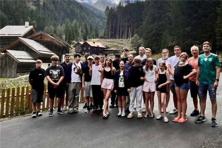 Gruppenbild am Jugendhaus in Jerzens im Pitztal