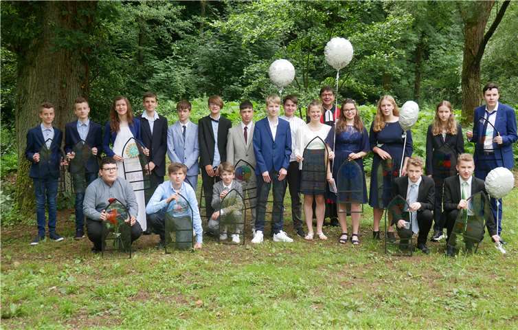 Gruppenbild der 19 Konfirmanden aus dem Bezirk Linz/Bad Hönningen. Foto: CD