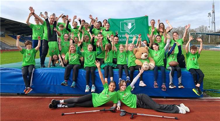 Gruppenbild der 36 Athleten und Betreuer. Fotos: privat