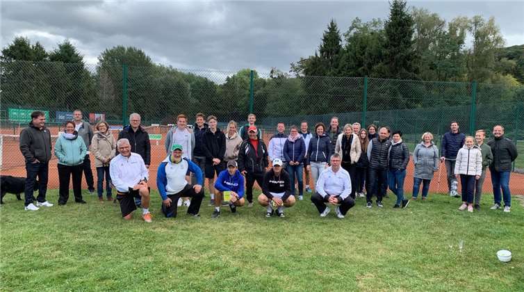 Gruppenbild der Finalrundenteilnehmer und Familienangehörigen bzw. Mitglieder des TC Bad Bodendorfs.