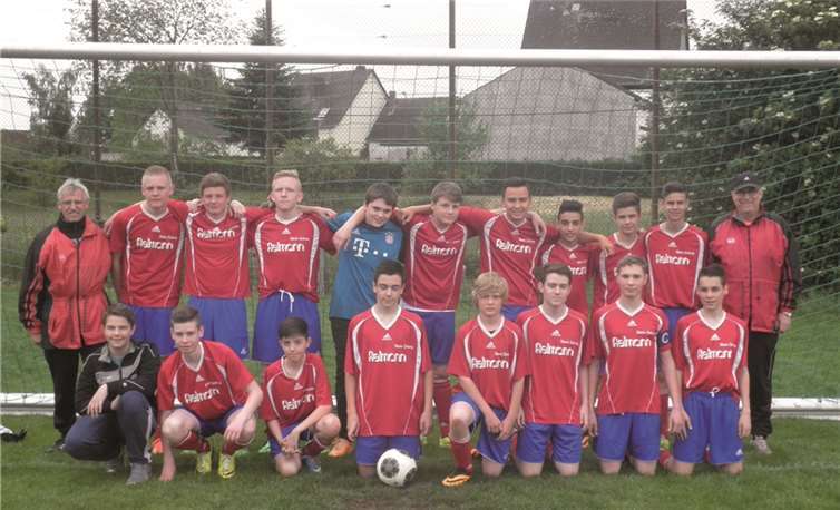 Gruppenbild der Meistermannschaft der JSG Irlich.privat